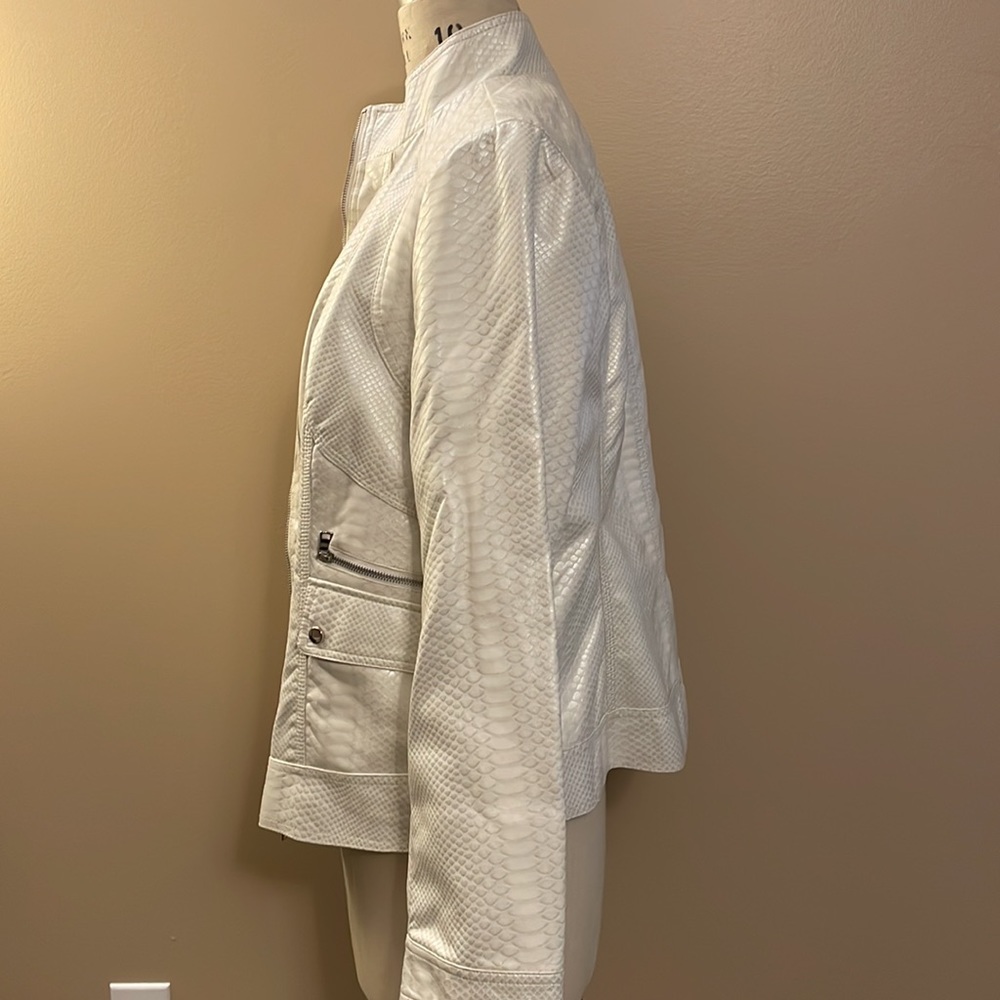 Roz & Ali faux leather animal print cream jacket with lining - Picture 4 of 9